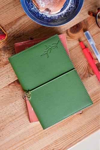 CHARM-HAYAT AĞACI DEFTER 13*18 96 YP 100 GR ÇİZGİLİ YEŞİL Satın Al - e