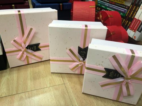 HEDİYE KUTUSU KARE ORTA